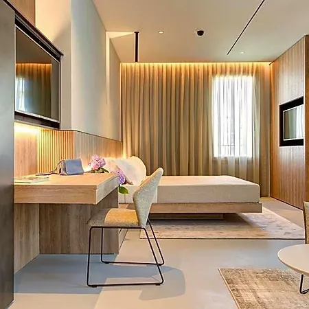 Italia Aparthotel 4*
