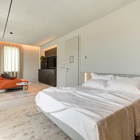 Italia Aparthotel 4*